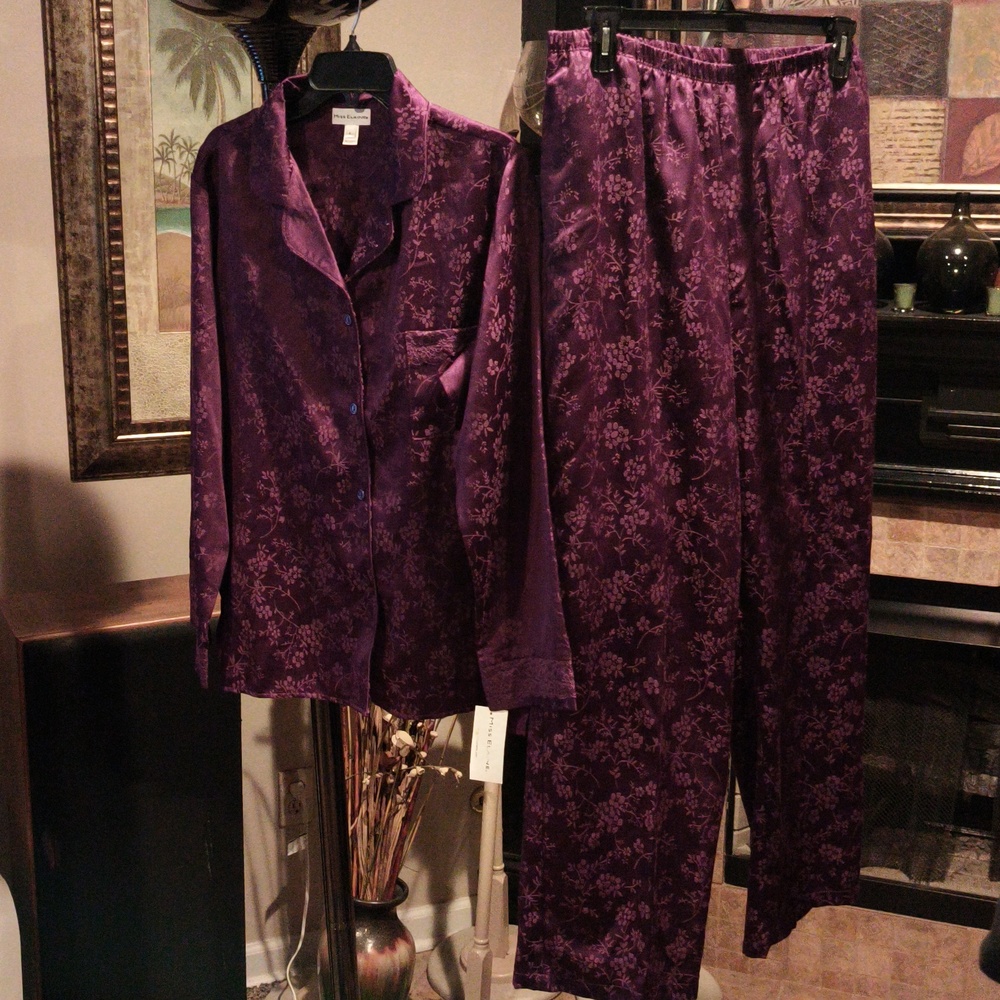 FINAL PRICE NWT Miss Elaine Deep Plum Floral Design Pajamas Lg - Picture 7 of 10